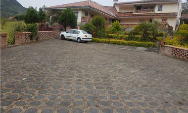 Hacienda con casa y terreno en venta tipo quinta en paute