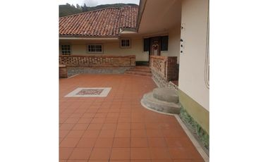 Hacienda con casa y terreno en venta tipo quinta en paute