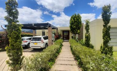 casa en arriendo/venta en toscana. Cod A933