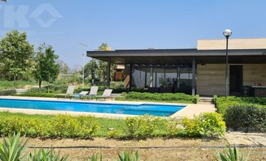 CASA EN VENTA EN FRACCIONAMIENTO PRIVADO AL SUR DE MONTERREY, EQUIPADA