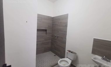 CASA EN VENTA EN FRACCIONAMIENTO PRIVADO AL SUR DE MONTERREY, EQUIPADA
