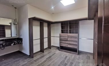 CASA EN VENTA EN FRACCIONAMIENTO PRIVADO AL SUR DE MONTERREY, EQUIPADA