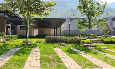 CASA EN VENTA EN FRACCIONAMIENTO PRIVADO AL SUR DE MONTERREY, EQUIPADA