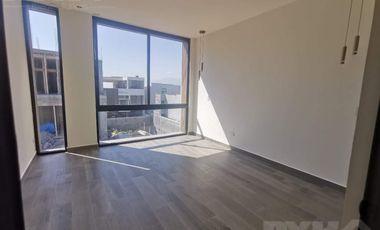CASA EN VENTA EN FRACCIONAMIENTO PRIVADO AL SUR DE MONTERREY, EQUIPADA