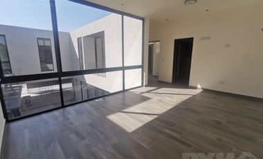 CASA EN VENTA EN FRACCIONAMIENTO PRIVADO AL SUR DE MONTERREY, EQUIPADA