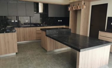 CASA EN VENTA EN FRACCIONAMIENTO PRIVADO AL SUR DE MONTERREY, EQUIPADA