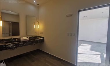 CASA EN VENTA EN FRACCIONAMIENTO PRIVADO AL SUR DE MONTERREY, EQUIPADA