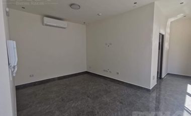 CASA EN VENTA EN FRACCIONAMIENTO PRIVADO AL SUR DE MONTERREY, EQUIPADA