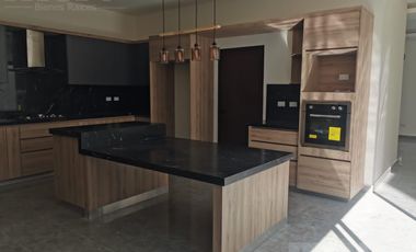 CASA EN VENTA EN FRACCIONAMIENTO PRIVADO AL SUR DE MONTERREY, EQUIPADA