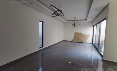 CASA EN VENTA EN FRACCIONAMIENTO PRIVADO AL SUR DE MONTERREY, EQUIPADA