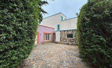 Casa en Venta en Propiedad única en centro histórico de Los Vilos. 2 casas con acceso independiente. Bodegón Cultural de Los Vilos