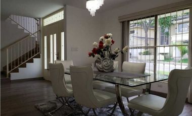 SE VENDE O SE ALQUILA CASA EN EL PH EMBASSY GARDENS  CLAYTON