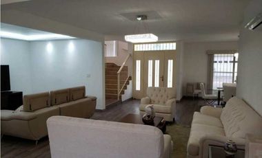 SE VENDE O SE ALQUILA CASA EN EL PH EMBASSY GARDENS  CLAYTON