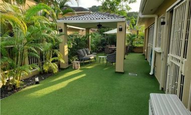 SE VENDE O SE ALQUILA CASA EN EL PH EMBASSY GARDENS  CLAYTON