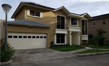 SE VENDE O SE ALQUILA CASA EN EL PH EMBASSY GARDENS  CLAYTON