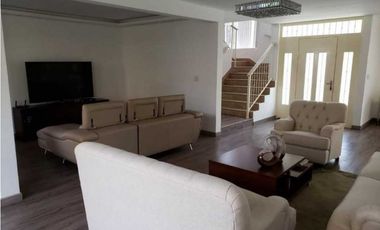 SE VENDE O SE ALQUILA CASA EN EL PH EMBASSY GARDENS  CLAYTON