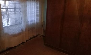 CASA AMERICANA DE 4 AMBIENTES CON FONDO.