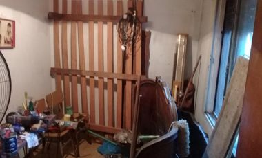 CASA AMERICANA DE 4 AMBIENTES CON FONDO.