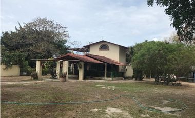 VENTA DE CASA DE PLAYA  EN PIEDRAS GORDAS