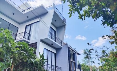 DIJUAL CEPAT VILLA 4 LANTAI, 3 MENIT KE KAMPUS UDAYANA DI JIMBARAN
