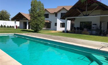 Casa en venta de 4 dorm. en Cam. Carampangue -Talagante