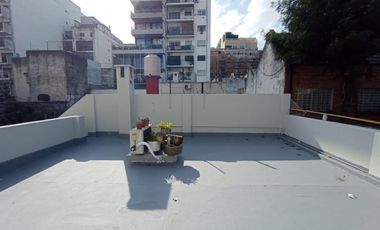 Departamento Tipo Casa 3 Ambientes Patio y Terraza en Colegiales Impecable Estado