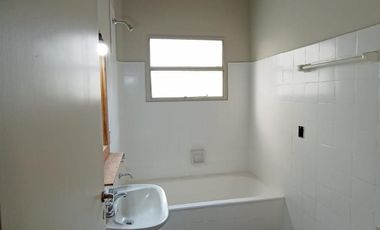 Departamento Tipo Casa 3 Ambientes Patio y Terraza en Colegiales Impecable Estado
