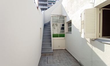 Departamento Tipo Casa 3 Ambientes Patio y Terraza en Colegiales Impecable Estado
