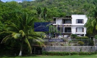 A02 Casa con alberca en Renta 3 recamaras en campo de golf  Ixtapa