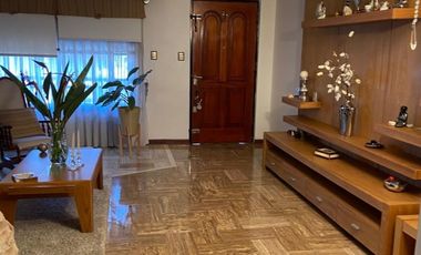 CASA DE 5 AMBIENTES EN BARRIO NAON , LOTE PROPIO, APROX 250 M2