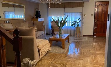 CASA DE 5 AMBIENTES EN BARRIO NAON , LOTE PROPIO, APROX 250 M2