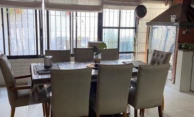 CASA DE 5 AMBIENTES EN BARRIO NAON , LOTE PROPIO, APROX 250 M2