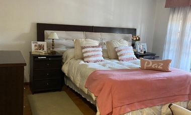 CASA DE 5 AMBIENTES EN BARRIO NAON , LOTE PROPIO, APROX 250 M2