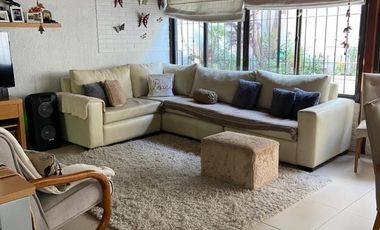 CASA DE 5 AMBIENTES EN BARRIO NAON , LOTE PROPIO, APROX 250 M2