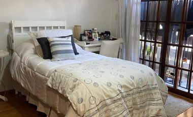 CASA DE 5 AMBIENTES EN BARRIO NAON , LOTE PROPIO, APROX 250 M2