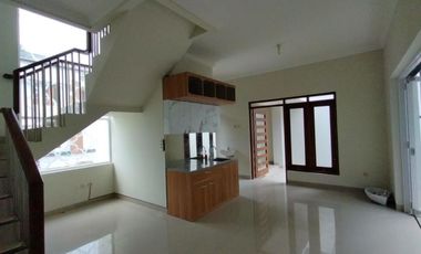 Disewakan Rumah 2 Lantai Dekat Terminal Jombor Dalam Perumahan