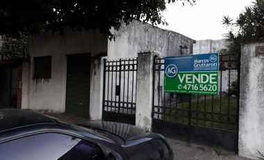 MUY BUENA CASA DE 3 AMBIENTES CON LOCAL