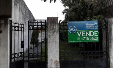 MUY BUENA CASA DE 3 AMBIENTES CON LOCAL