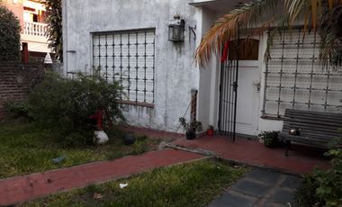 MUY BUENA CASA DE 3 AMBIENTES CON LOCAL