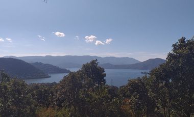 TERRENO CON VISTA AL LAGO
