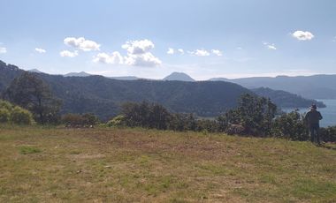TERRENO CON VISTA AL LAGO