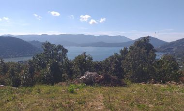 TERRENO CON VISTA AL LAGO