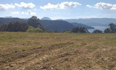 TERRENO CON VISTA AL LAGO