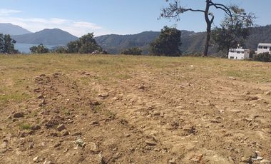 TERRENO CON VISTA AL LAGO