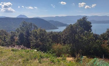 TERRENO CON VISTA AL LAGO