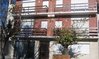 Tres Ambientes Con Espacio Guardacoche