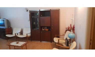 Tres Ambientes Con Espacio Guardacoche