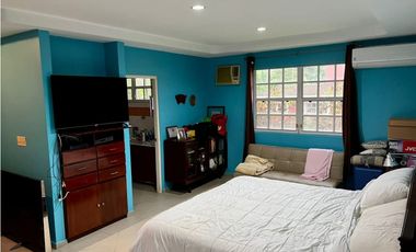 SE VENDE CASA EN LAS CUMBRES