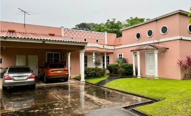 SE VENDE CASA EN LAS CUMBRES