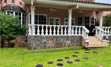 SE VENDE CASA EN LAS CUMBRES